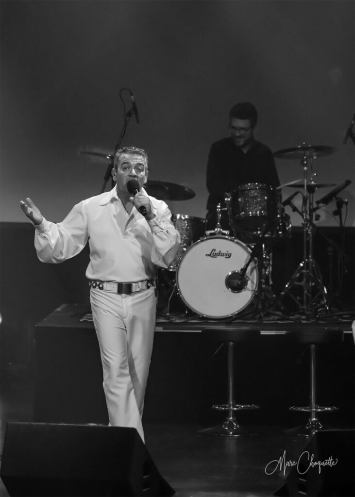 Chanteur et drummer Souviens-toi Joe, photo noir et blanc