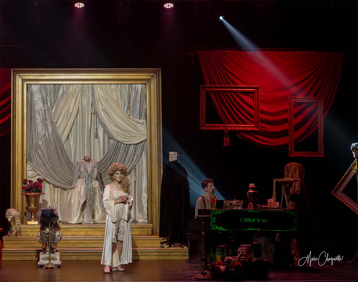 Meurtre à l'opéra, présentée par Natalie Choquette