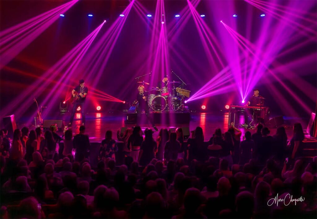 Spectacle de Marjo à la Salle Kingsey