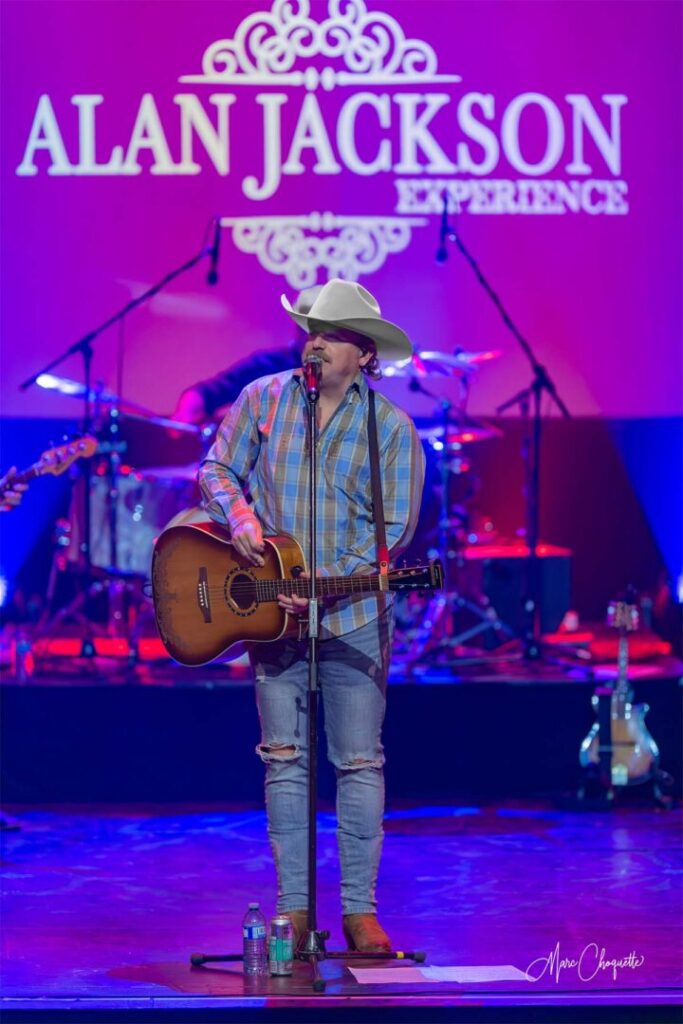 Spectacle d'Alan Jackson Experience à la Salle Kingsey