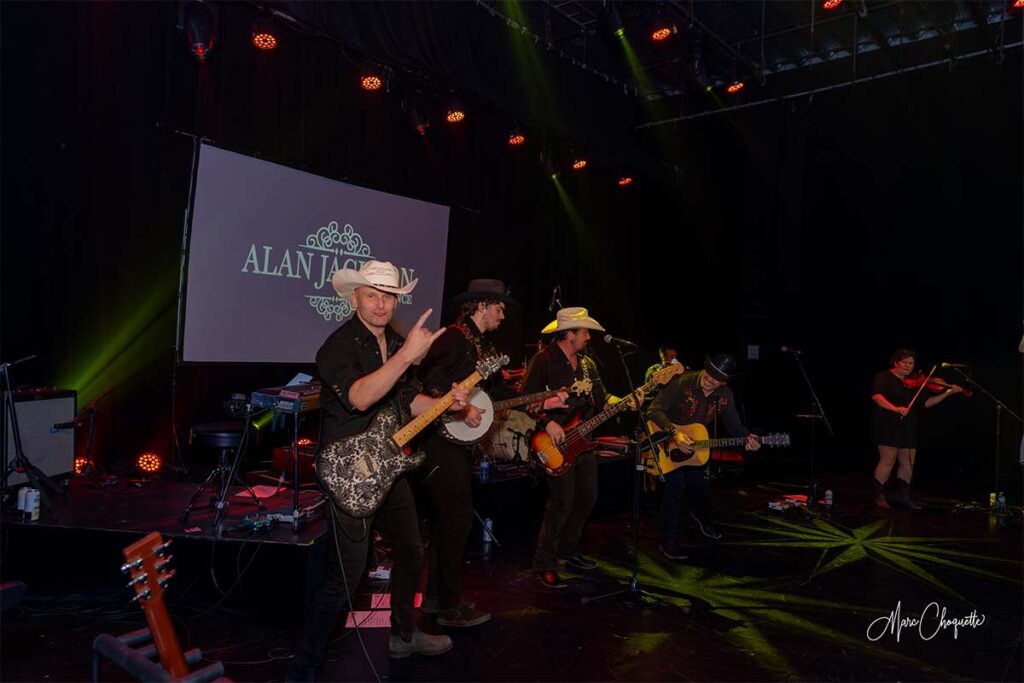 Spectacle d'Alan Jackson Experience à la Salle Kingsey