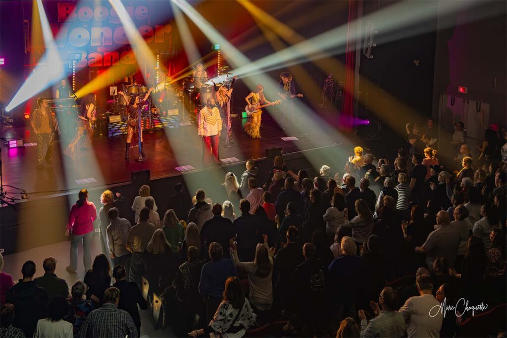 Spectacle de Boogie Wonder Band à la Salle Kingsey