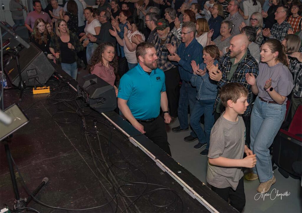 Photo de la foule au spectacle de La Grande Veillée du 2Pierrots