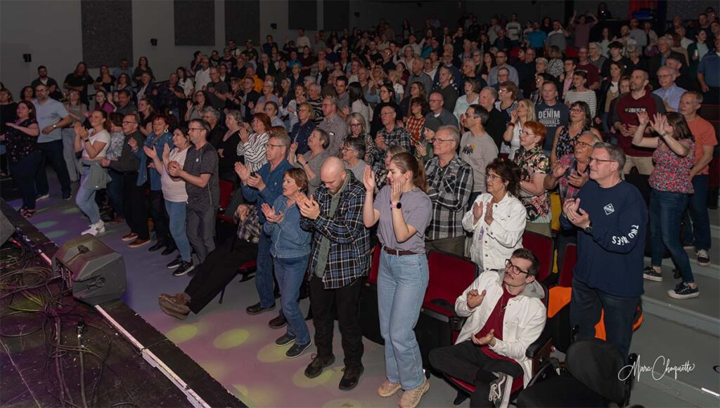 Photo de la foule au spectacle de La Grande Veillée du 2Pierrots