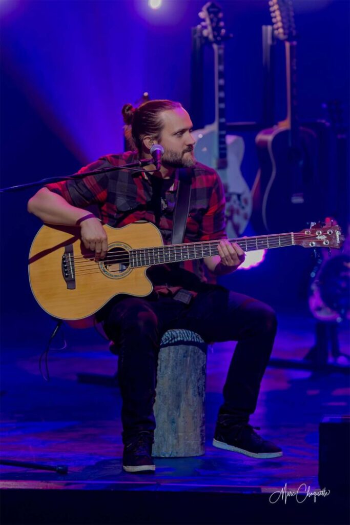 Spectacle de Guitar Story à la Salle Kingsey