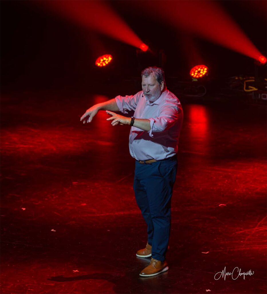 Spectacle de Mario Jean à la Salle Kingsey