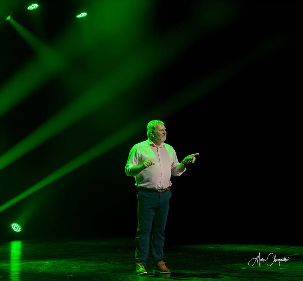 Spectacle de Mario Jean à la Salle Kingsey