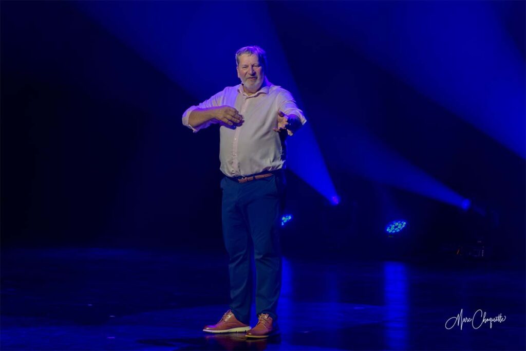 Spectacle de Mario Jean à la Salle Kingsey