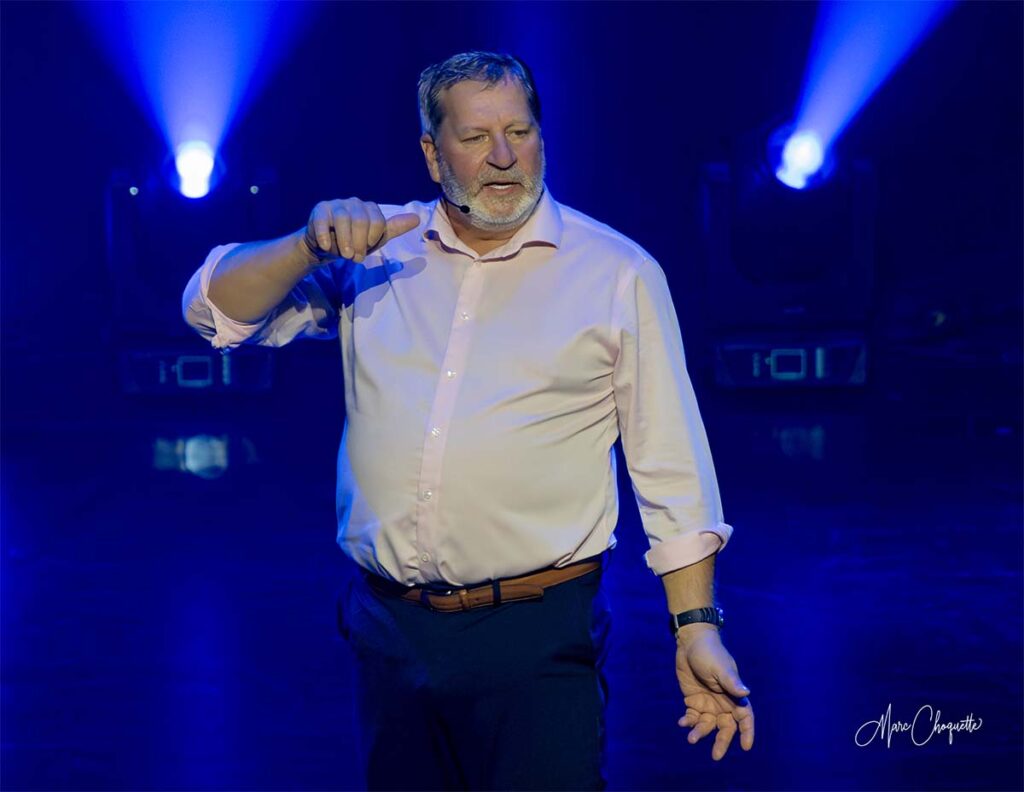 Spectacle de Mario Jean à la Salle Kingsey