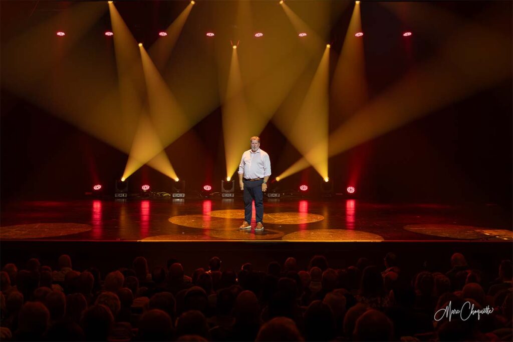 Spectacle de Mario Jean à la Salle Kingsey